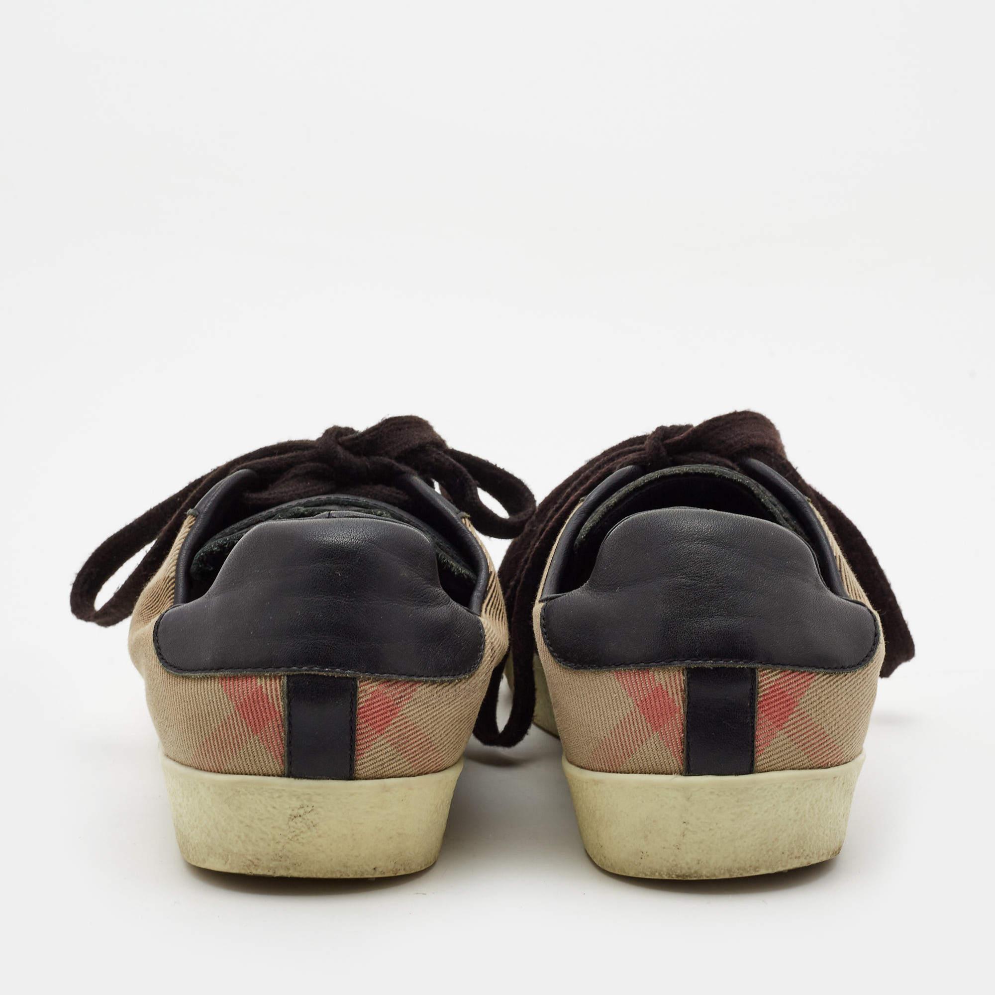 Baskets Burberry noires/beiges en toile et cuir à lacets taille 41 Pour femmes en vente