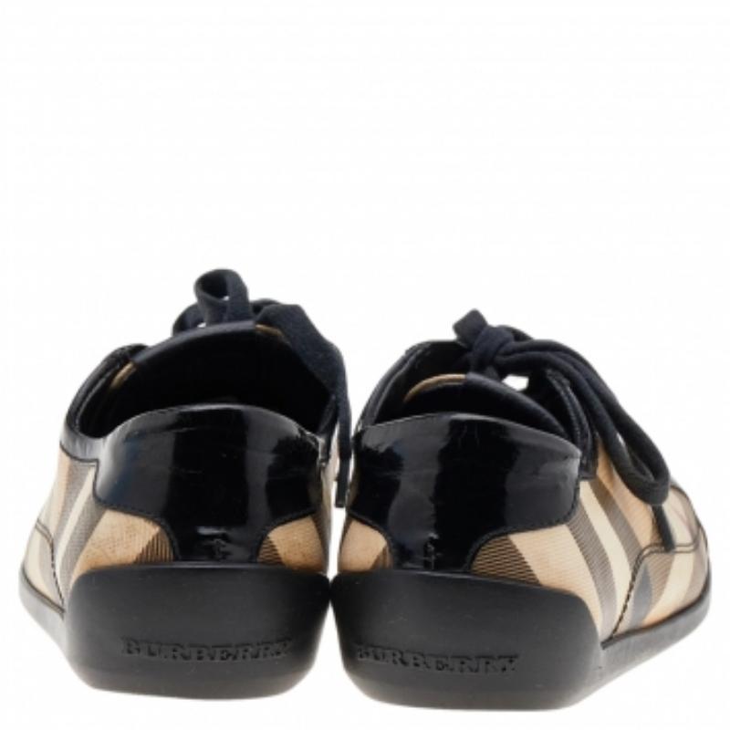 Burberry Zapatillas bajas de lona y charol negro/beige talla 37 Negro en venta