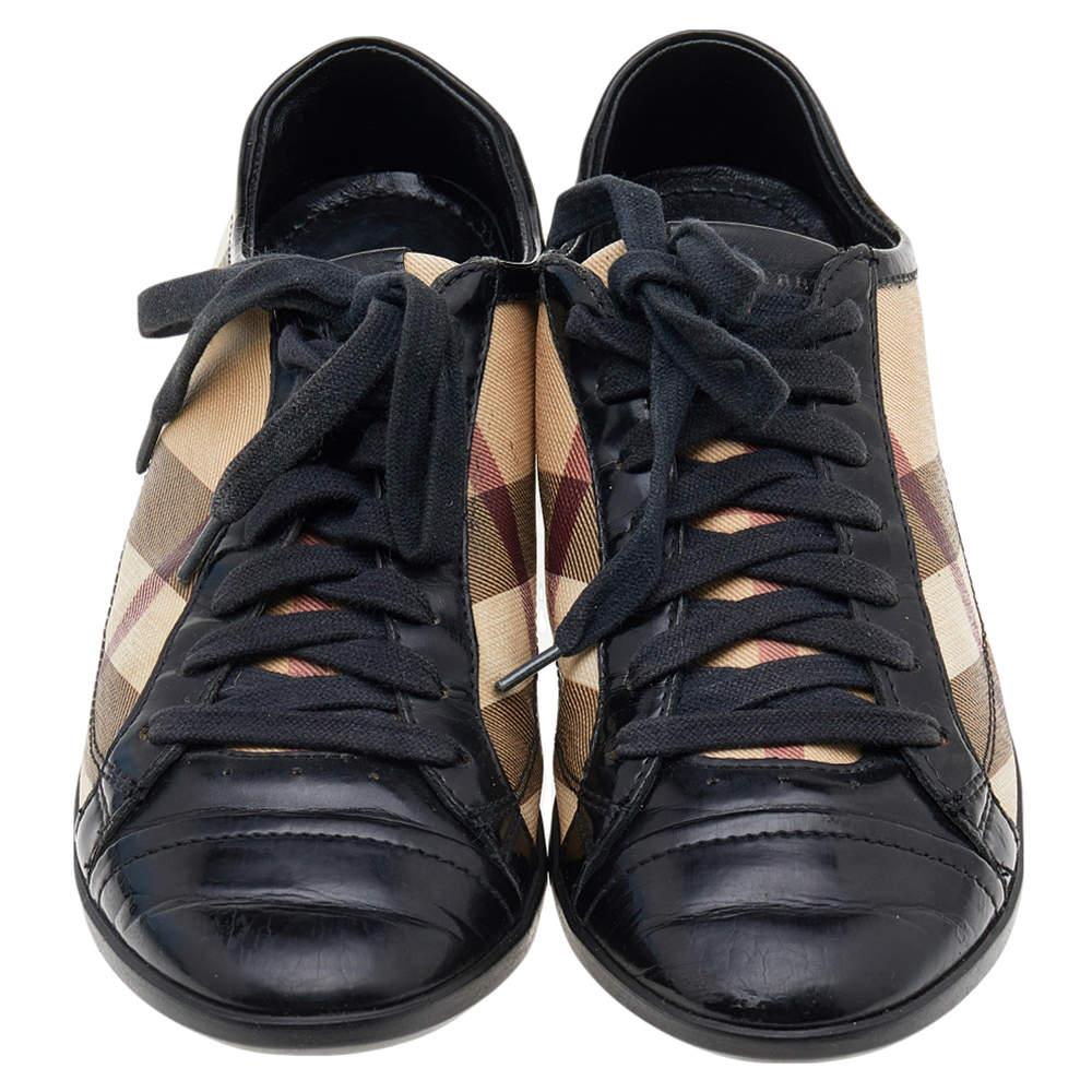 Women's Burberry Black/Beige Canvas And Patent Leather Low Top Sneakers Size 37 For Sale