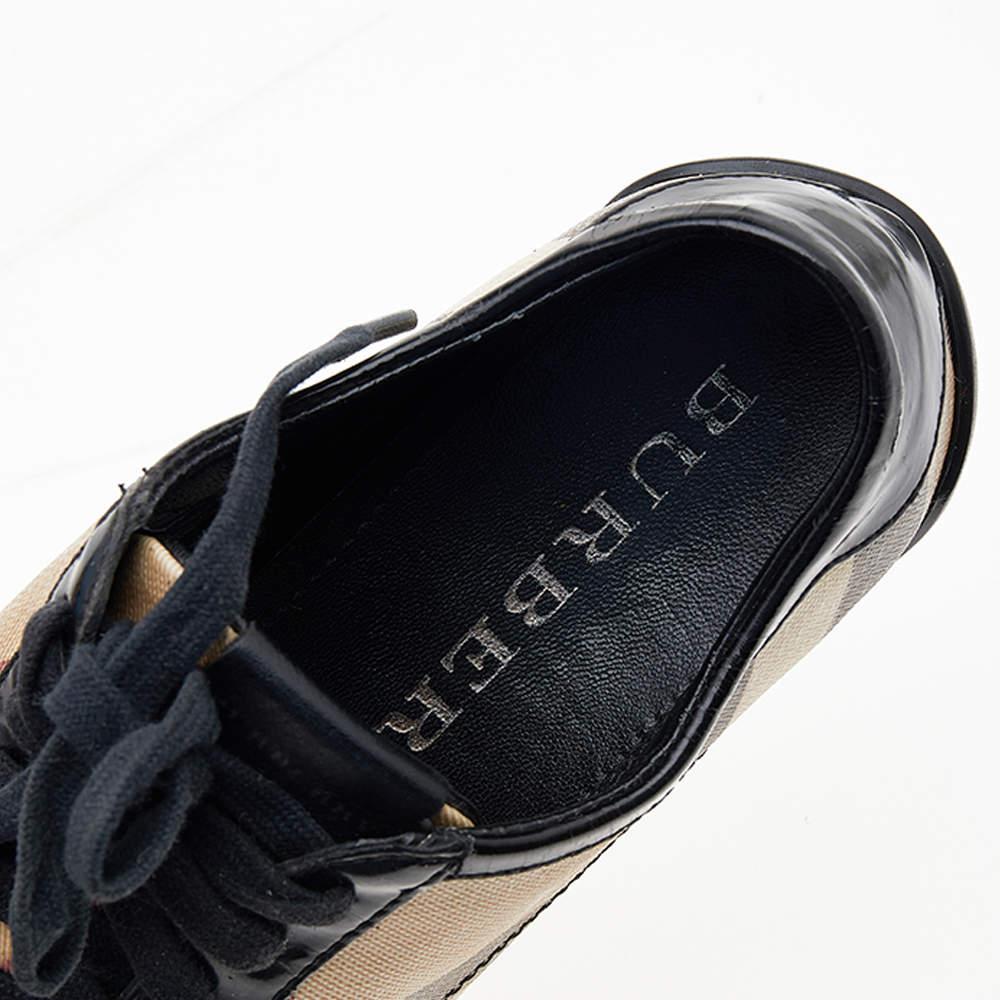 Burberry Black/Beige Canvas And Patent Leather Low Top Sneakers Size 37 For Sale 1