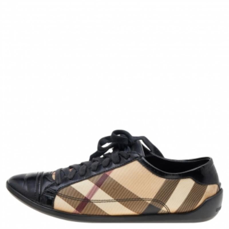 Burberry Zapatillas bajas de lona y charol negro/beige talla 37 en venta 1