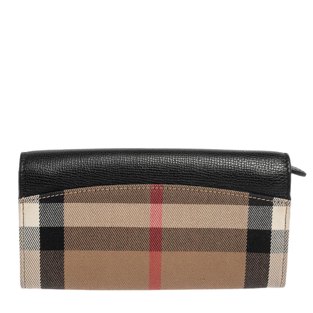 Durable and stylish, this wallet from Burberry effortlessly fits in your cards and cash. Made from House Check canvas and leather, this wallet is a long-lasting accessory. The impeccable design and beige & black colors of this wallet impart a