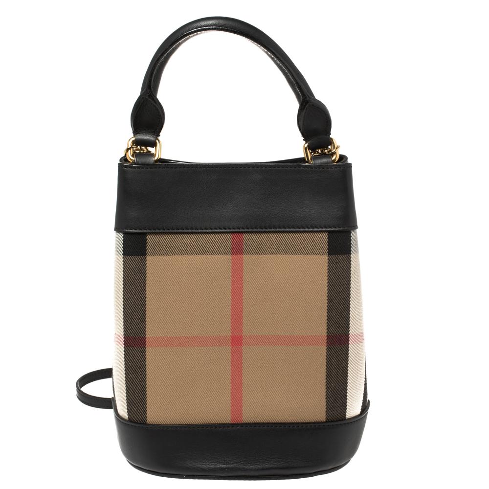 The fine artistry and the sleek structure of the bag exhibit Burberry’s years of impeccable craftsmanship. As the name suggests, the creation comes in a bucket silhouette made especially for the contemporary woman. Crafted from House Check canvas