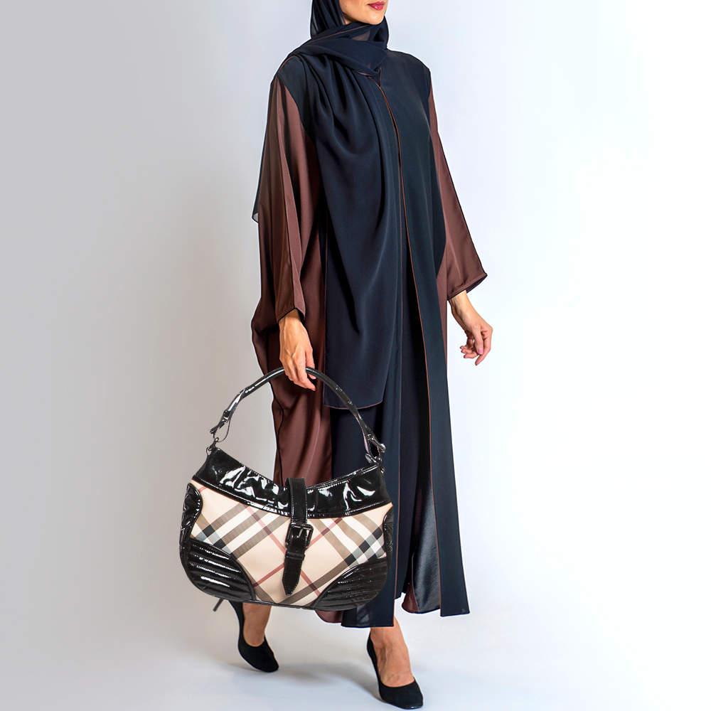 Burberry Black/Beige Nova Check PVC and Patent Leather Hobo In Fair Condition For Sale In Dubai, Al Qouz 2
