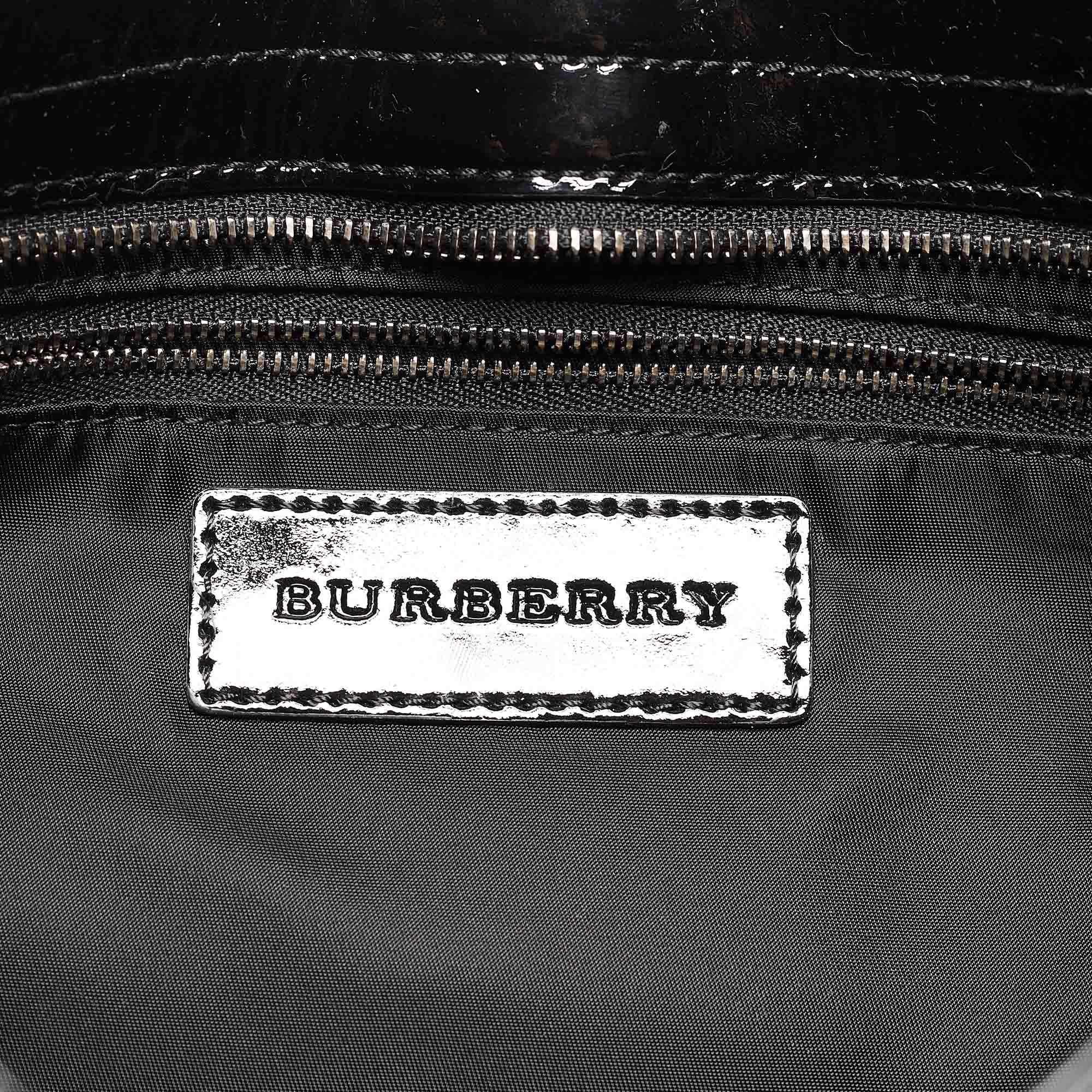 Burberry Black/Beige Nova Check PVC and Patent Leather Hobo For Sale 4