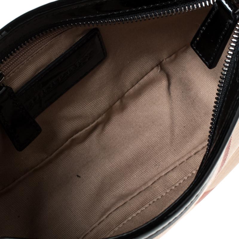 Burberry Black/Beige Nova Check PVC and Patent Leather Small Newbury Sling Bag In Excellent Condition For Sale In Dubai, Al Qouz 2
