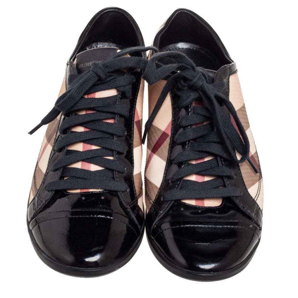 Fashionable and durable, these sneakers from the house of Burberry are designed with a beige Novacheck body and trimmed with patent leather cap toe, and counter. It features a low-top silhouette and is completed with lace-ups. It makes a perfect