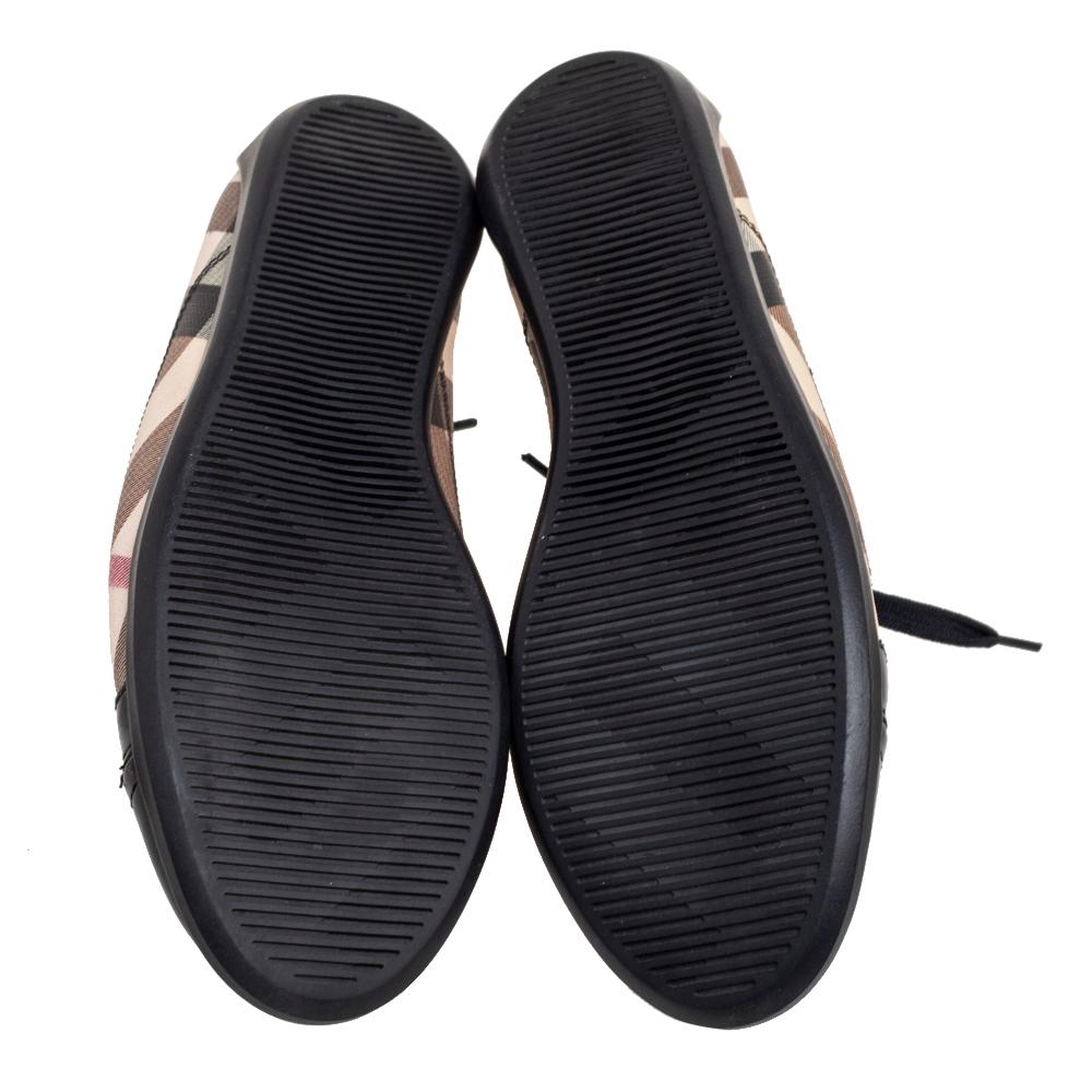 Burberry Black/Beige Novacheck Patent Leather Cap Toe Low Top Sneaker Size 38 In New Condition In Dubai, Al Qouz 2