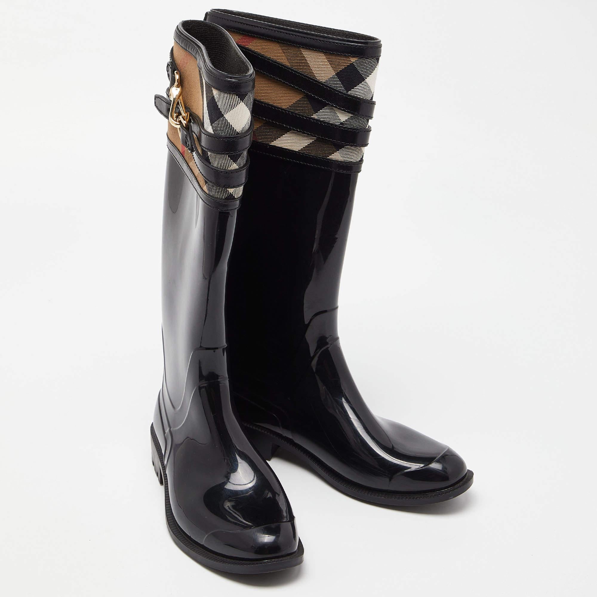 Burberry Black/Beige Patent Leather and House Check Canvas Knee Length Boots Siz In Excellent Condition For Sale In Dubai, Al Qouz 2