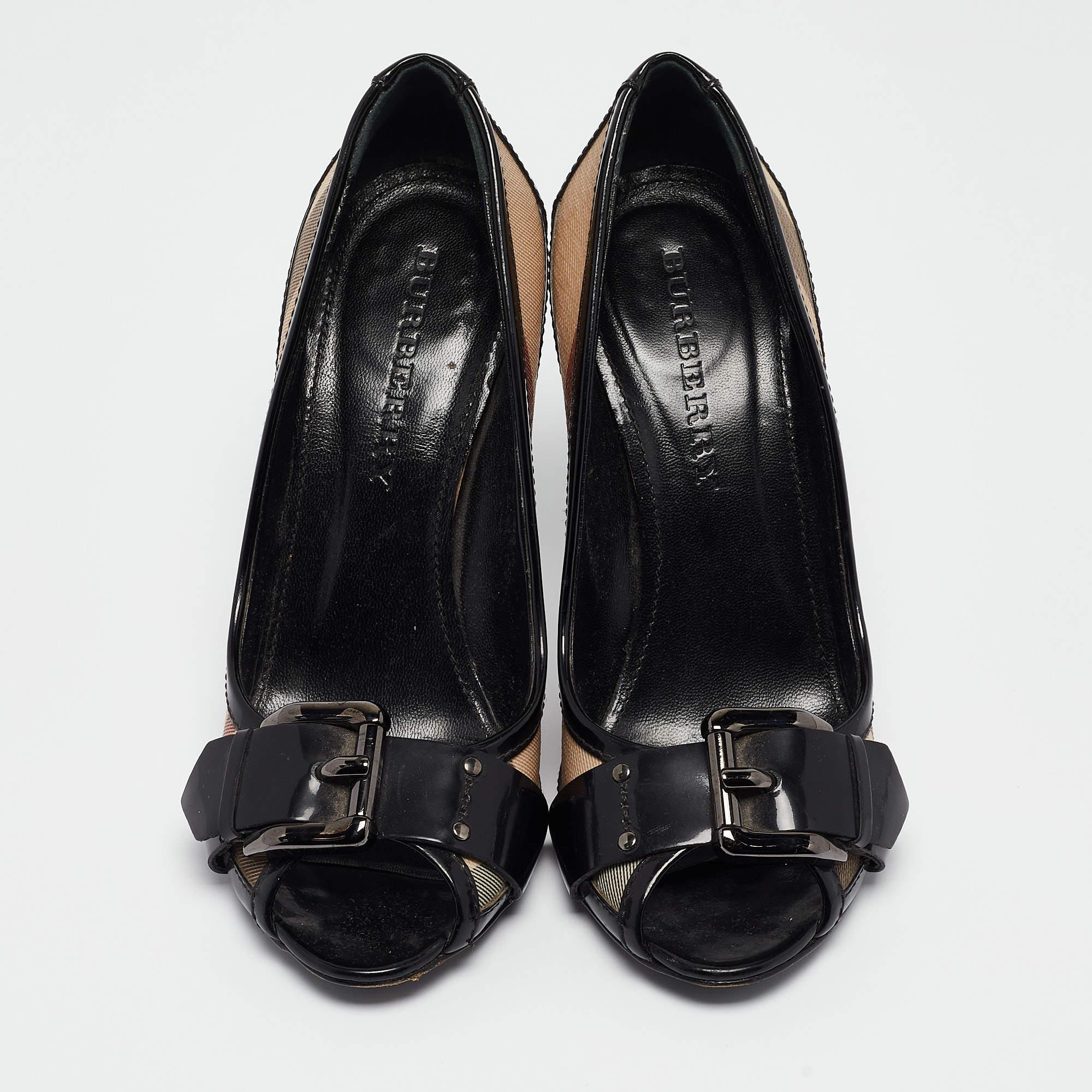 Burberry Black/Beige Patent Leather and Nova Check Canvas Peep Toe Pumps Size 37 In Good Condition In Dubai, Al Qouz 2