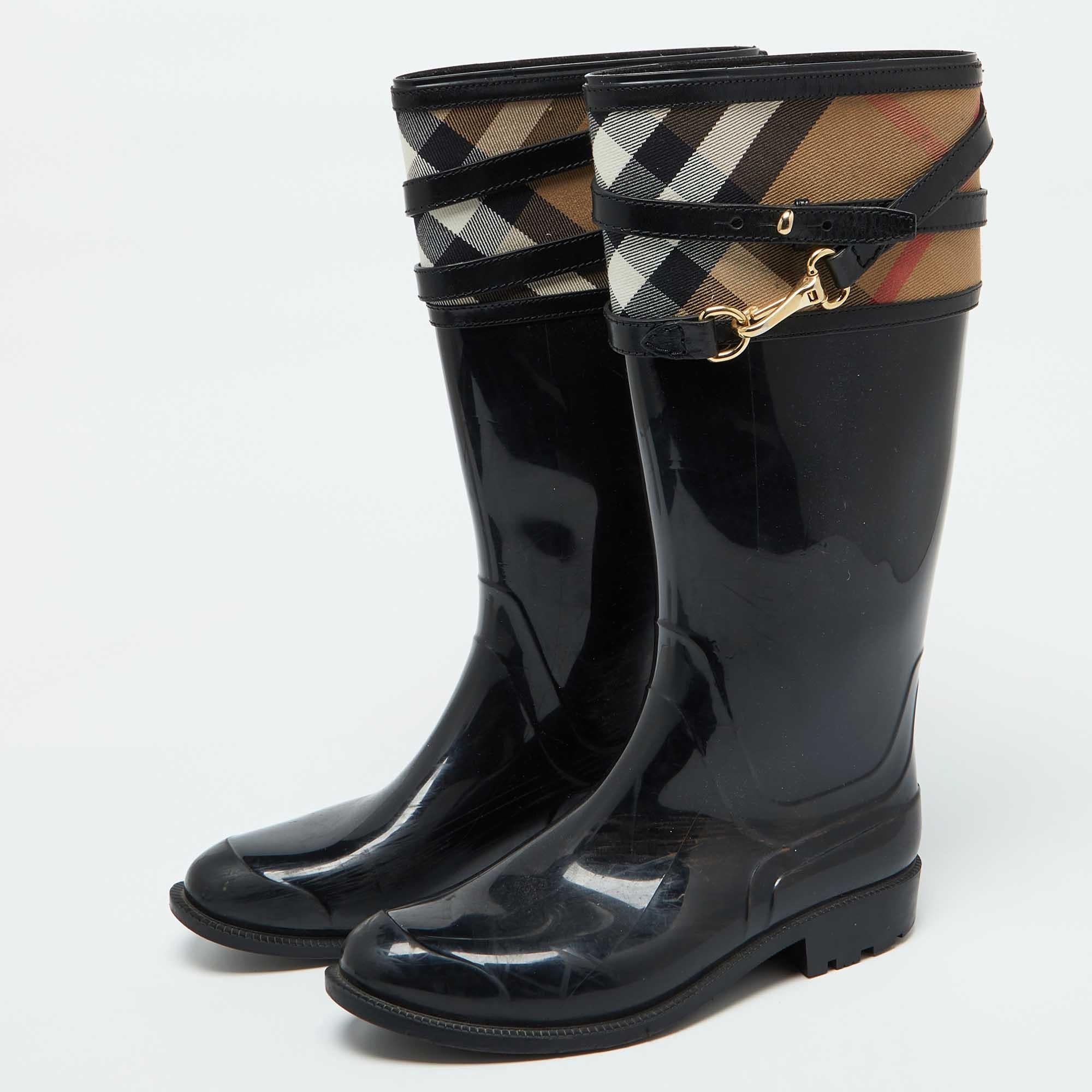Les bottes sont un élément essentiel de votre garde-robe  et ces bottes  fabriqué à partir de matériaux de première qualité  sont un bon choix. Offrir le meilleur du confort et du style  cette paire à semelle solide serait parfaite avec une robe