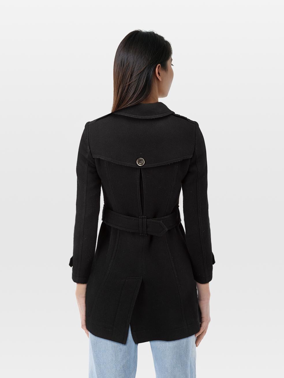 CONDITION is Very good. Minimal wear to the coat is evident. Discolouration on the back neck. Pilling across the fabric of this used Burberry designer resale item.
 
 
 
 Details
 
 
 Black
 
 Wool
 
 Coat
 
 Short length
 
 Long sleeves
 
 Double