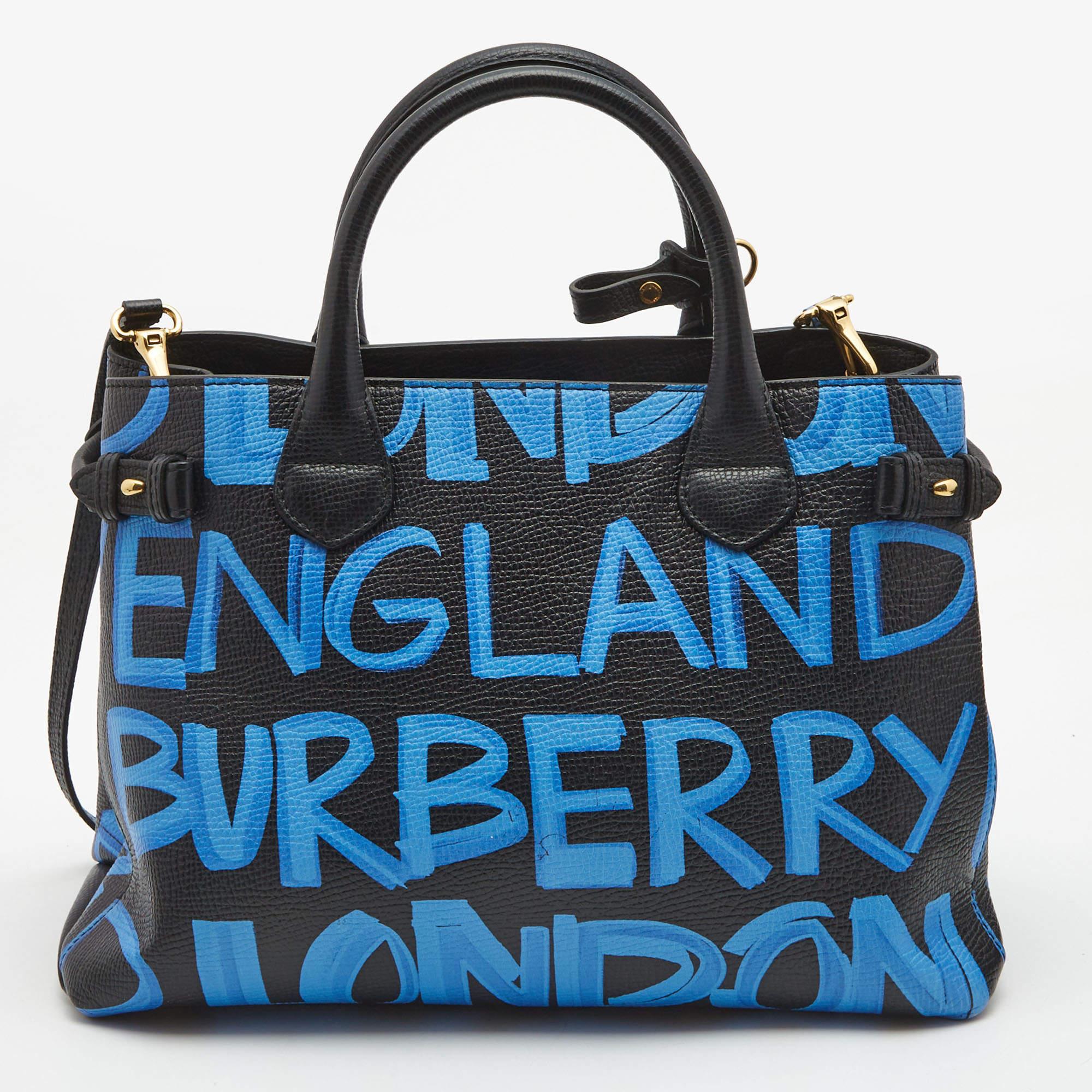 Striking a beautiful balance between essentiality and opulence, this tote from the House of Burberry ensures that your handbag requirements are taken care of. It is equipped with practical features for all-day ease.

Includes: Detachable Strap
