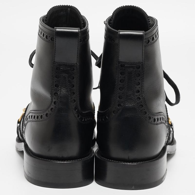 Burberry Black Brogue Leather Barksby Chain Detail Ankle Boots Size 40 In Excellent Condition For Sale In Dubai, Al Qouz 2