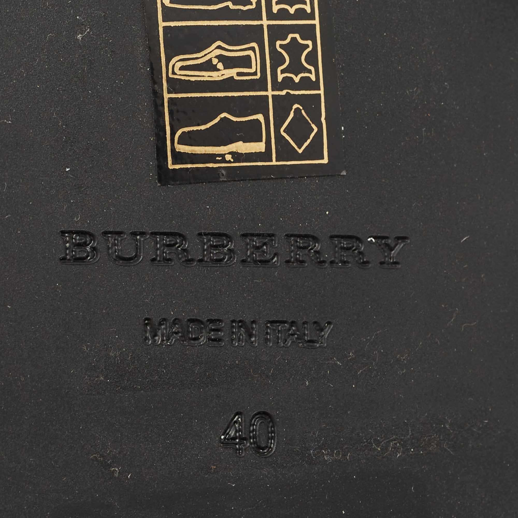 Burberry Black Brogue Leather Deardown Derby  For Sale 3