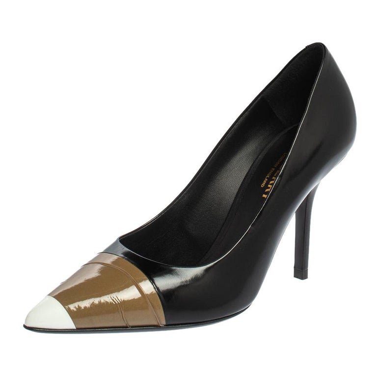 Burberry Black/Brown And Patent Leather Pointed Toe Annalise Pumps Size 37  For Sale at 1stDibs