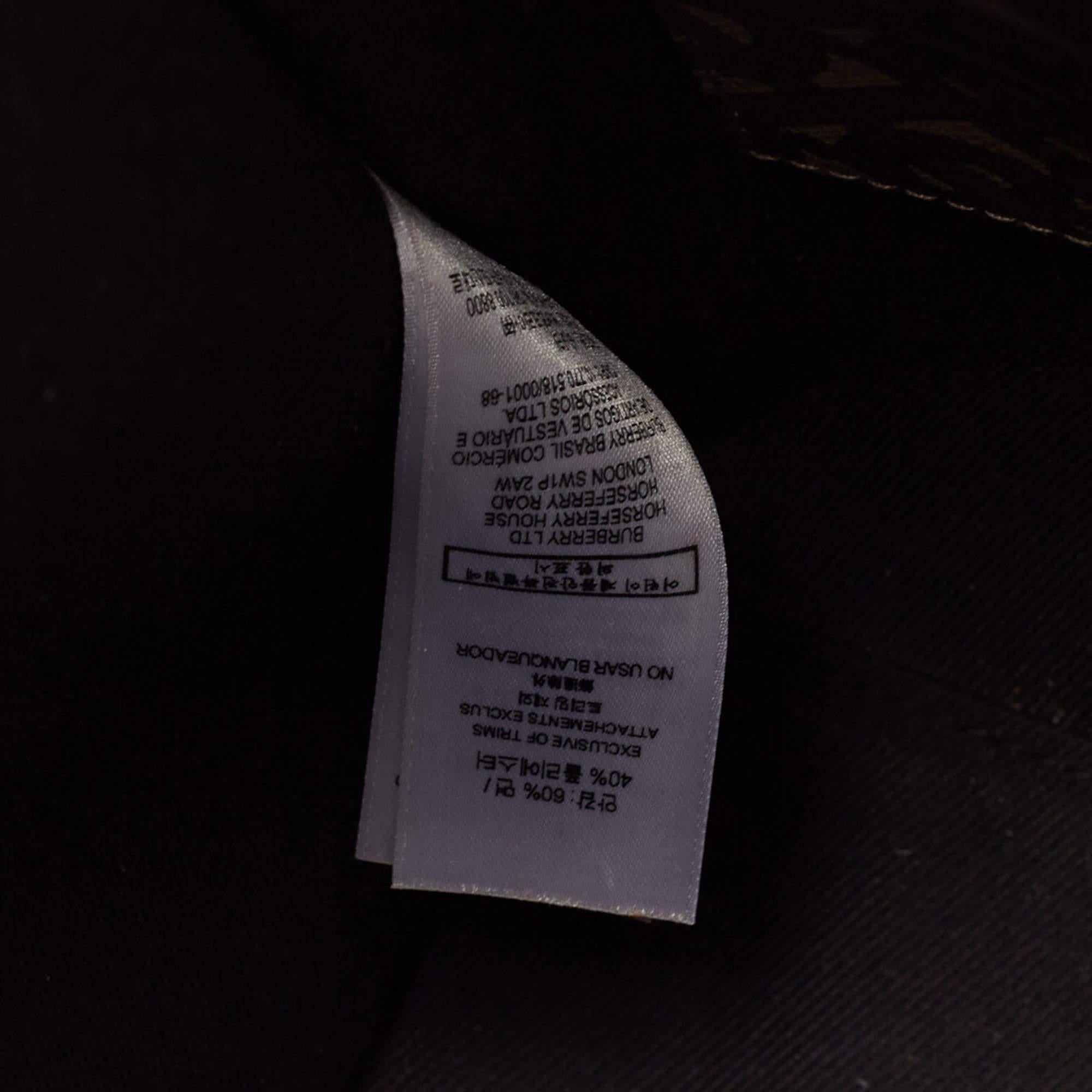 Bolso Burberry Negro/Marrón TB Monograma Lienzo Estucado y Piel Raya Retrato en venta 4