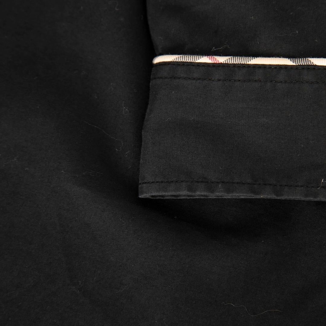 Burberry, camicia nera con bottoni e profili Nova Check, taglia S In condizioni buone a London, GB