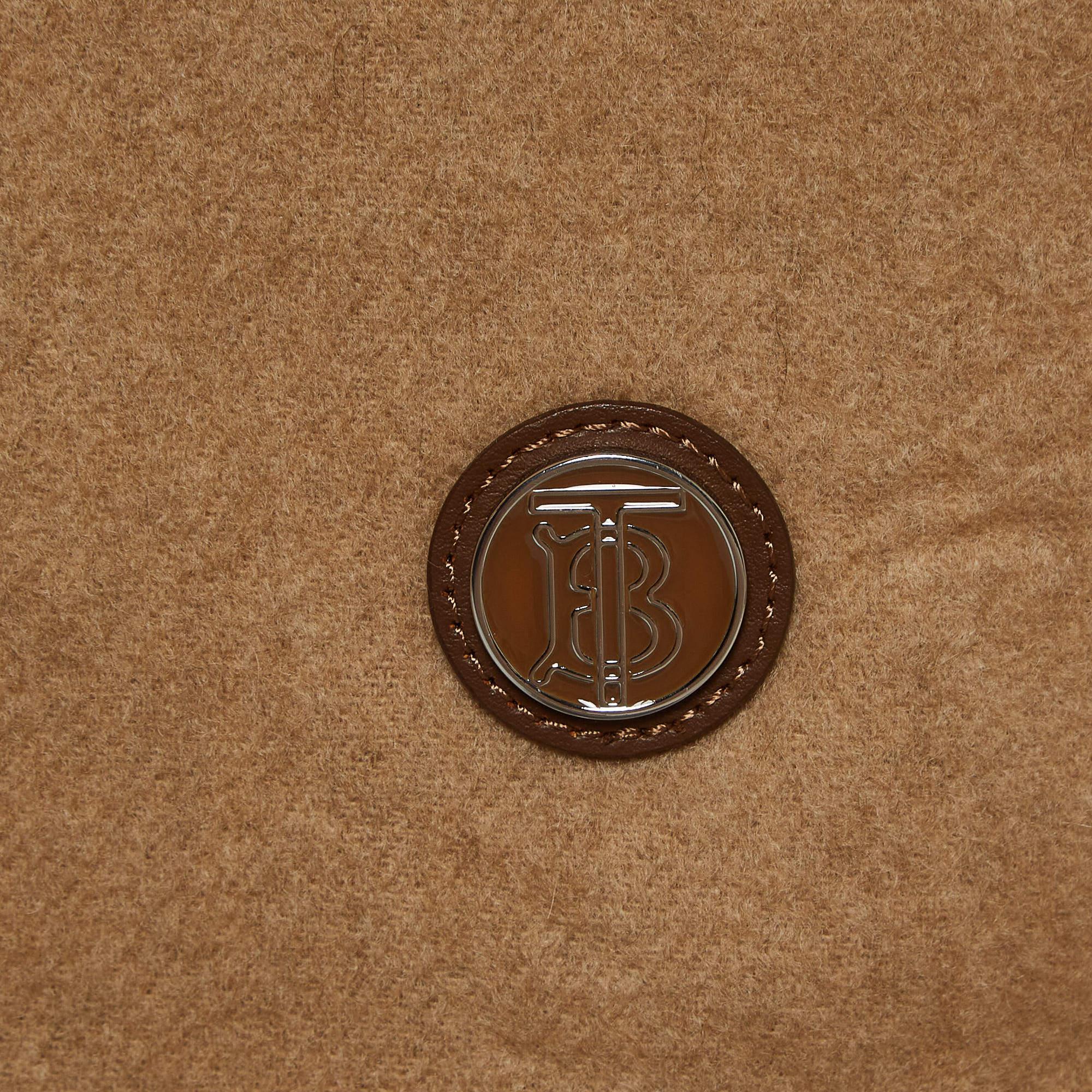 Burberry Black/Camel Brown Brushed Cashmere Reversible Scarf In New Condition In Dubai, Al Qouz 2