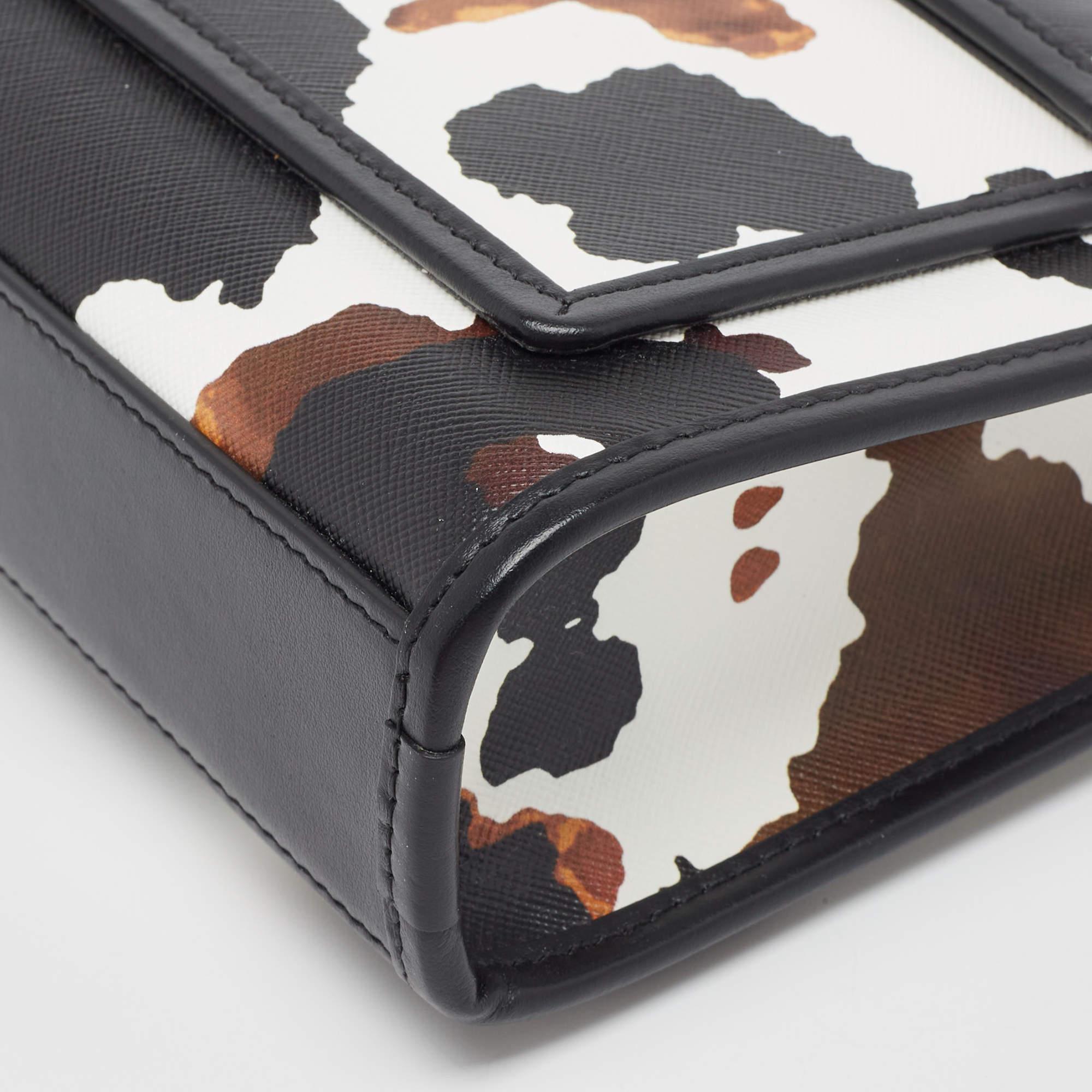 Mini sac de poche en cuir imprimé camouflage noir de Burberry 5