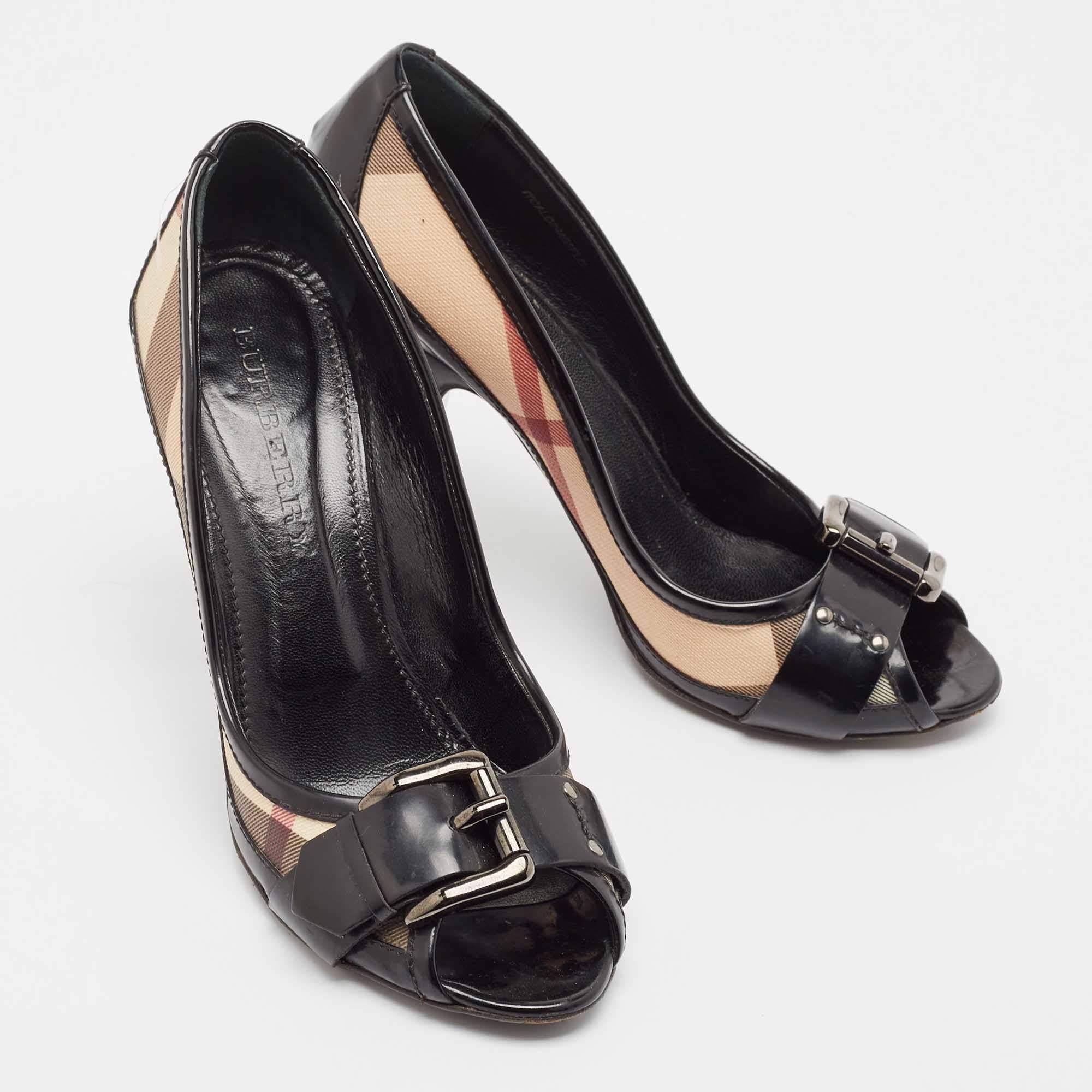 Burberry Pumps Peep Toe in tela e vernice nera taglia 39 In condizioni discrete a Dubai, Al Qouz 2