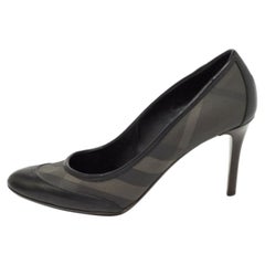Bout rond en toile et cuir à carreaux noirs Burberry  Escarpins Taille 39