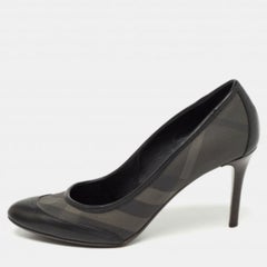 Bout rond en toile et cuir à carreaux noirs Burberry  Escarpins Taille 39