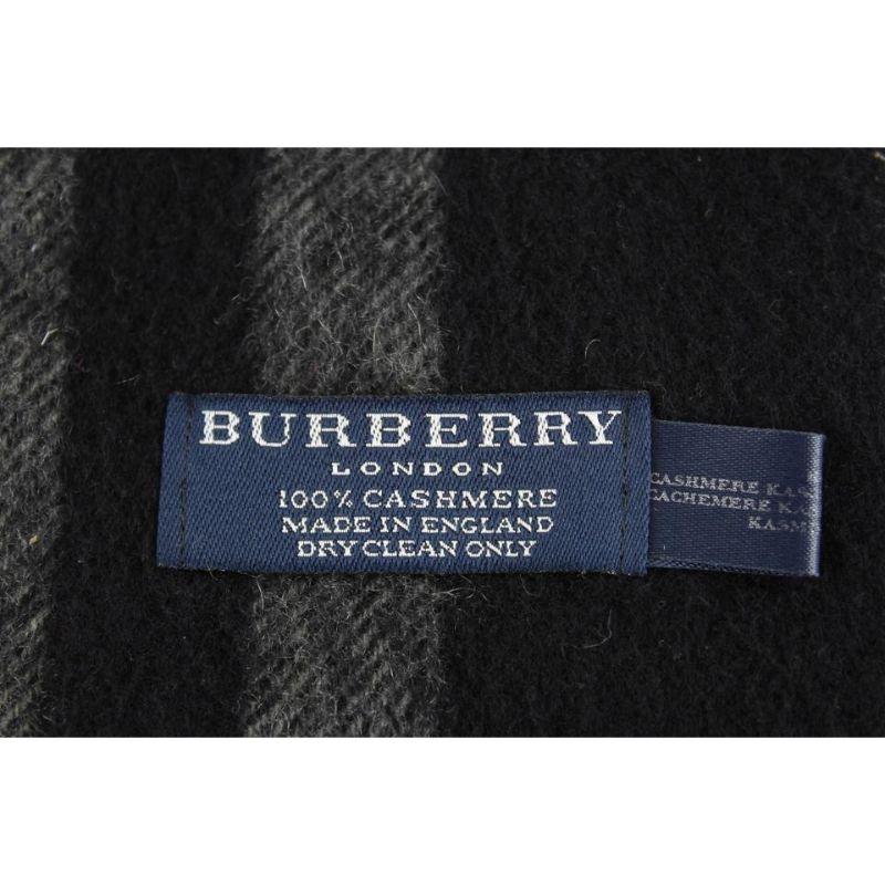 Burberry Black Classic Check Scarf 8bur1223 In Good Condition For Sale In Dix hills, NY
