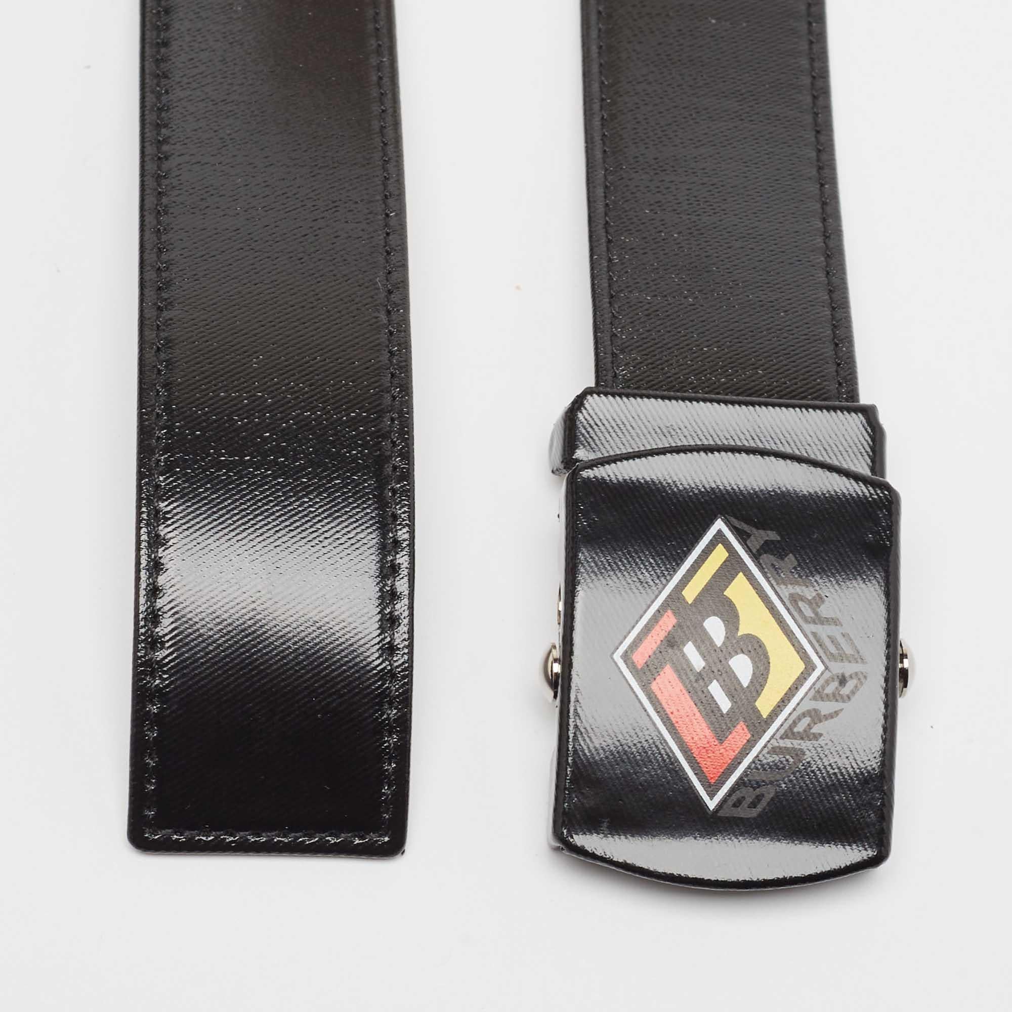Accessorize your outfit with an impressive and eye catching look This waist belt by Burberry is sure to make the head turn. Crafted with leather this waist belt features perfect stitching and finishing. The classic silver tone buckle is an adorable