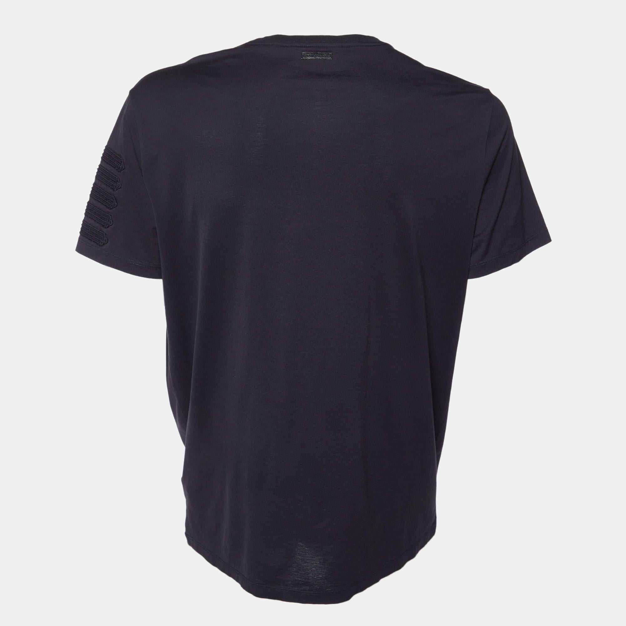 Perfect for casual outings or errands this T shirt is the best piece to feel comfortable and stylish in. It flaunts a catchy shade and a relaxed fit.