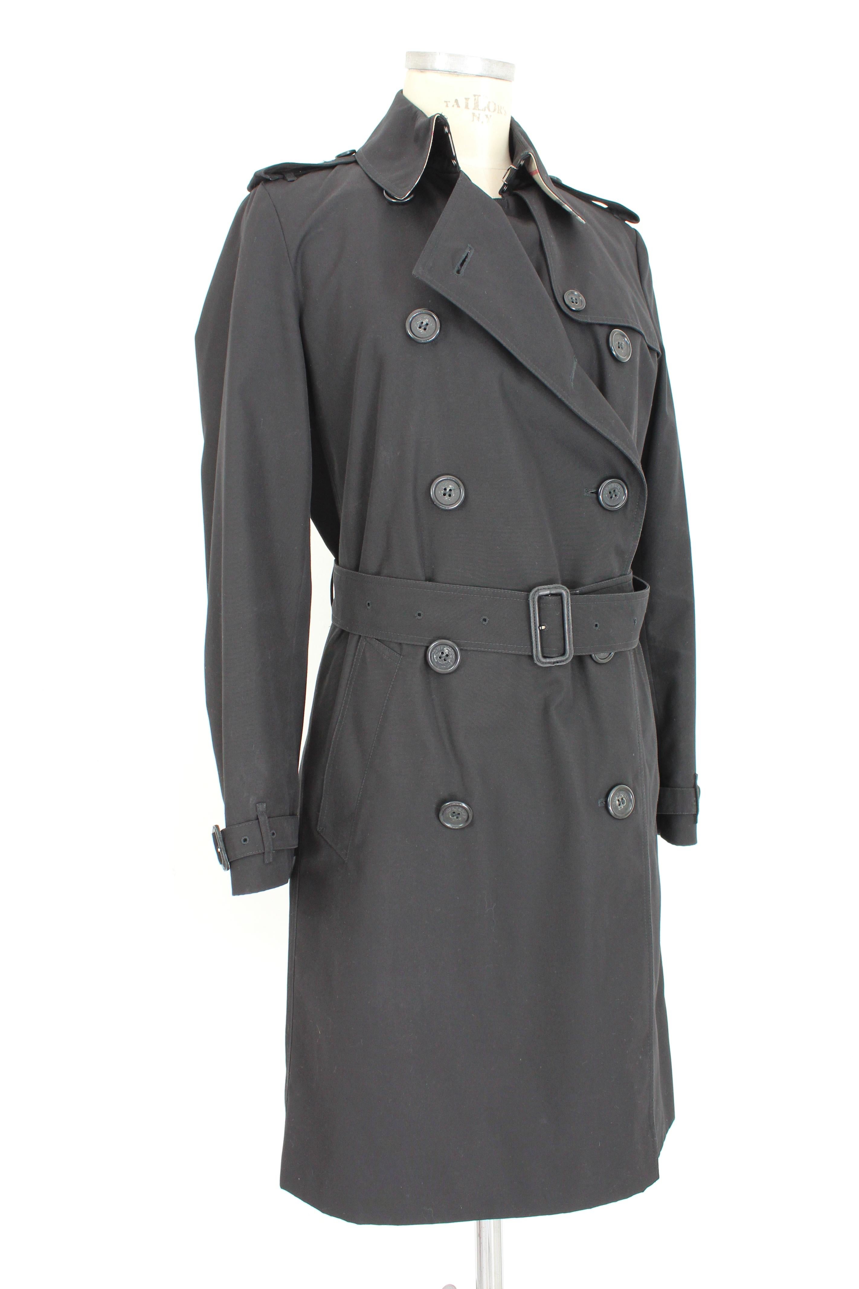 Burberry Black Cotton Waterproof Long Trench Coat In Excellent Condition In Brindisi, Bt