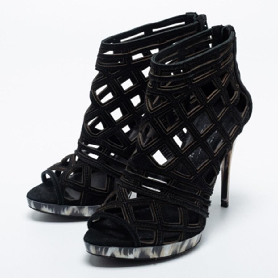 Bottines Burberry noires à découpes en daim Taille 39 en vente 3