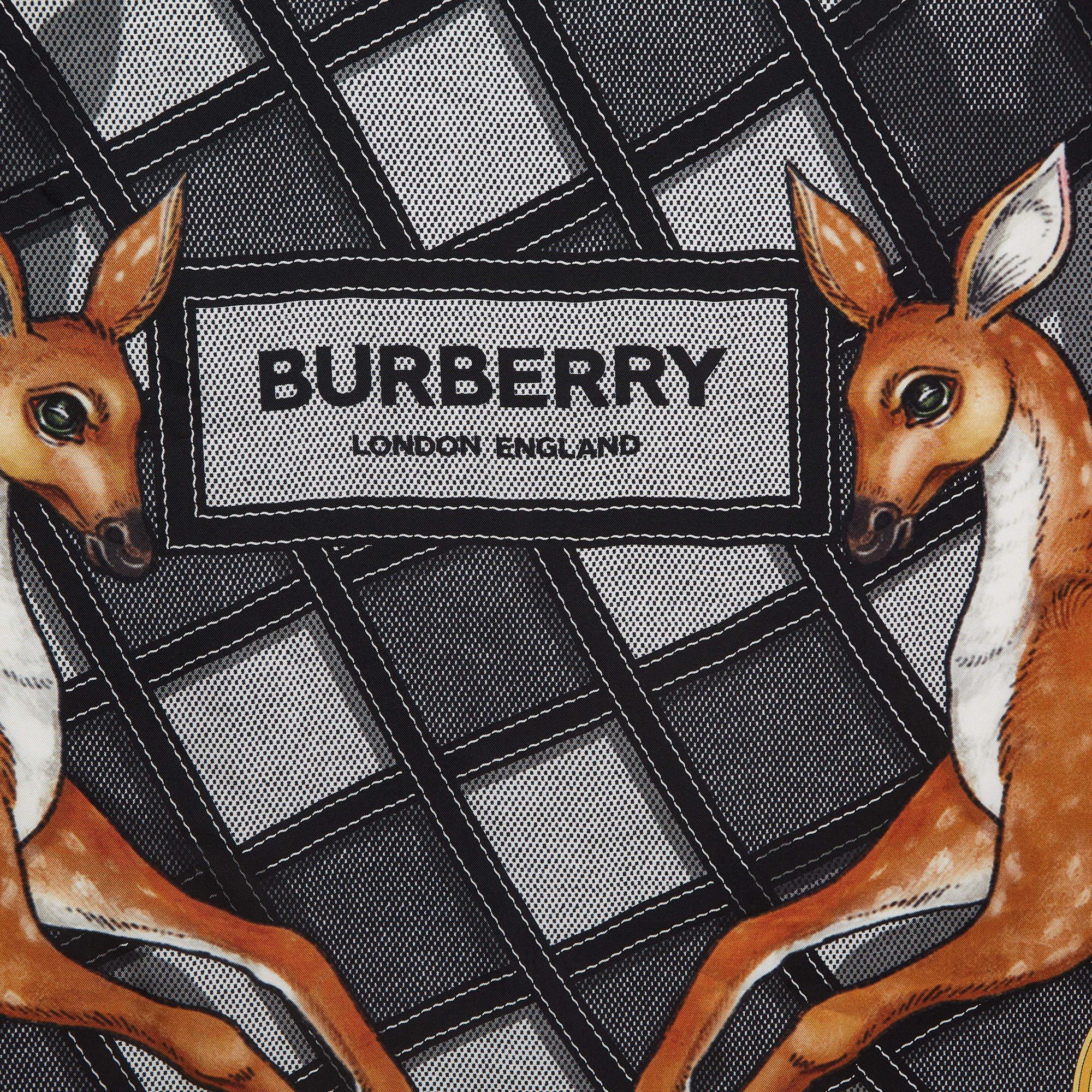 Classy and stylish are some words that come to our minds when we look at the Burberry scarf. The label brings you this versatile creation made from luxurious materials that you style with many outfits.
