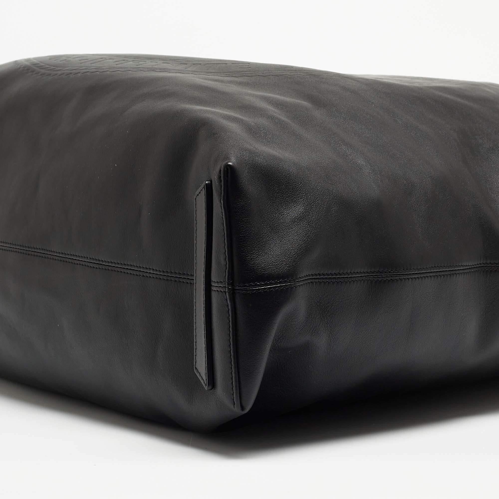 Burberry Sac plat en cuir noir gaufré New Flat Bag en vente 3