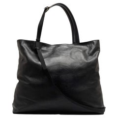 Burberry Sac plat en cuir noir gaufré New Flat Bag