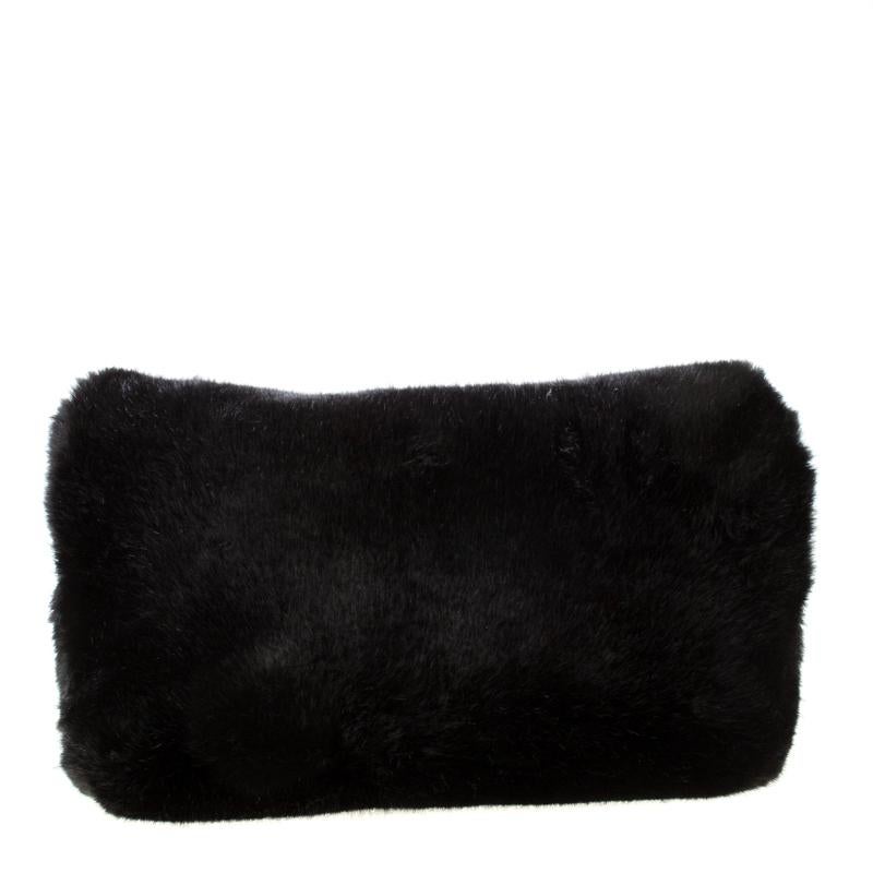 This Burberry clutch blends right into the tastes of women with a penchant for modern fashion. It is crafted from black faux fur and lined with nylon on the inside. The highlight, however, is the large safety pin, formally referred to as an