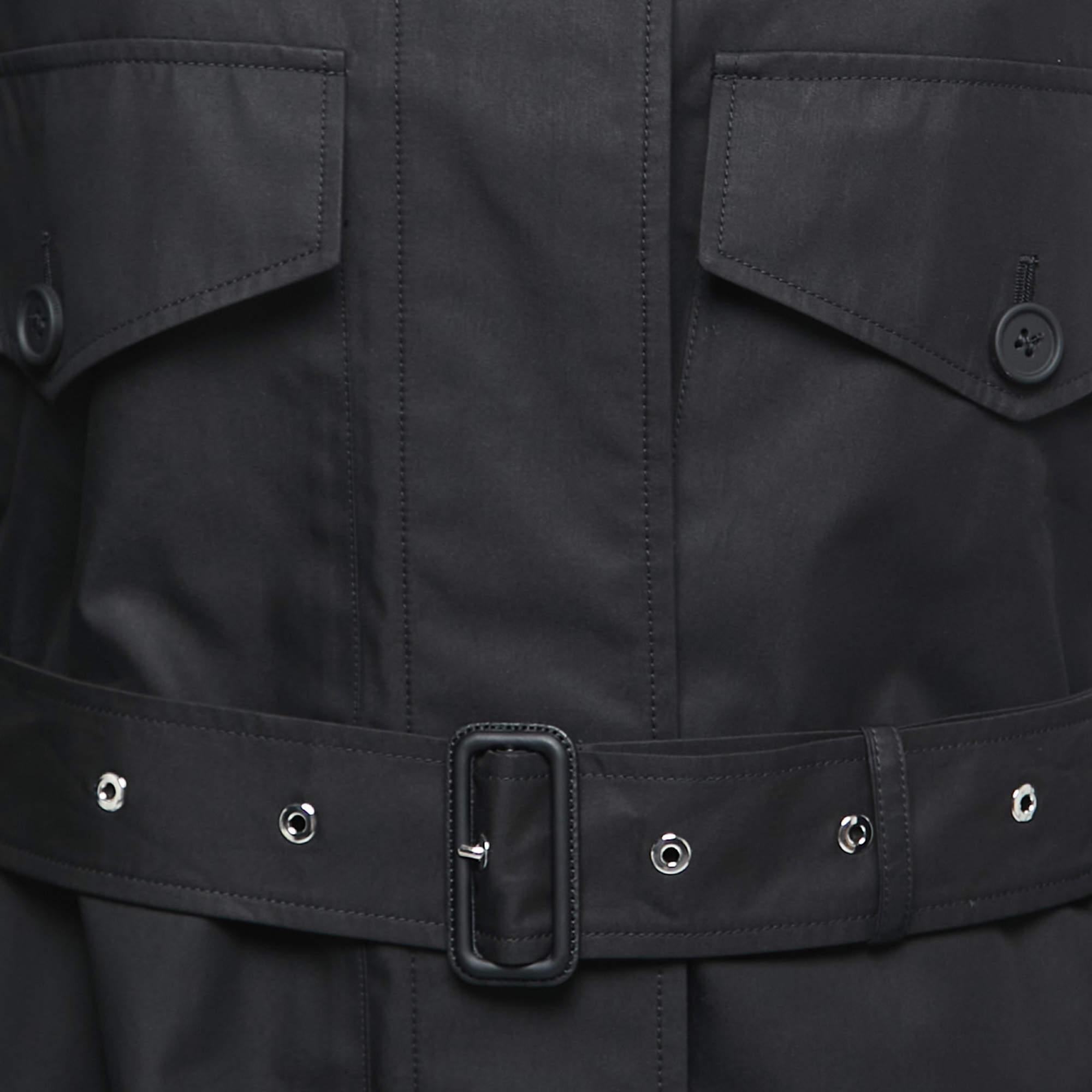 Burberry Black Gabardine Swingate Belted Trench Coat L In New Condition In Dubai, Al Qouz 2