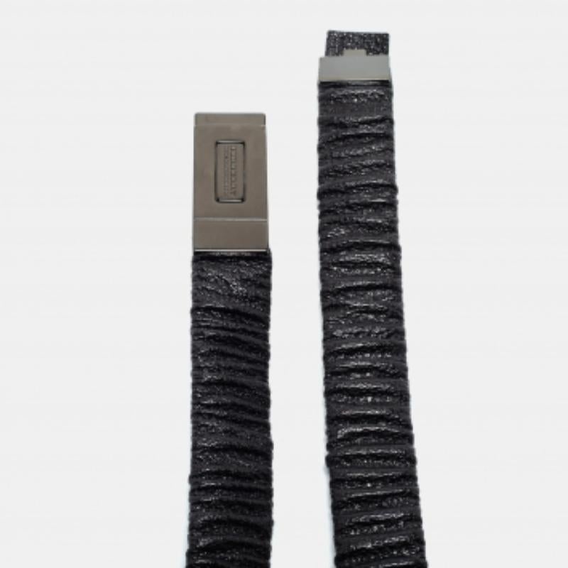 Burberry Schwarzer geraffter Ledergürtel mit schlanker Taille 90CM im Angebot 2
