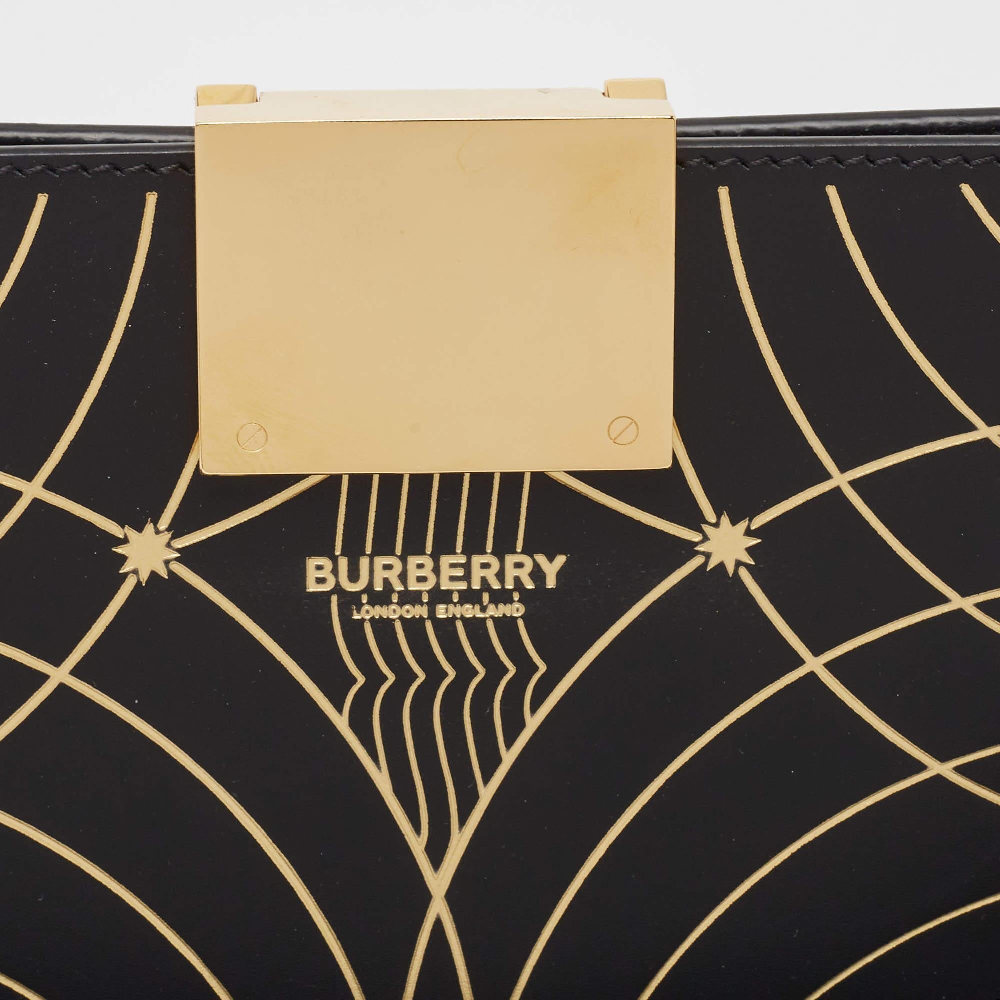 Burberry Black/Gold Printed Leather Olympia Wristlet Clutch In Excellent Condition For Sale In Dubai, Al Qouz 2
