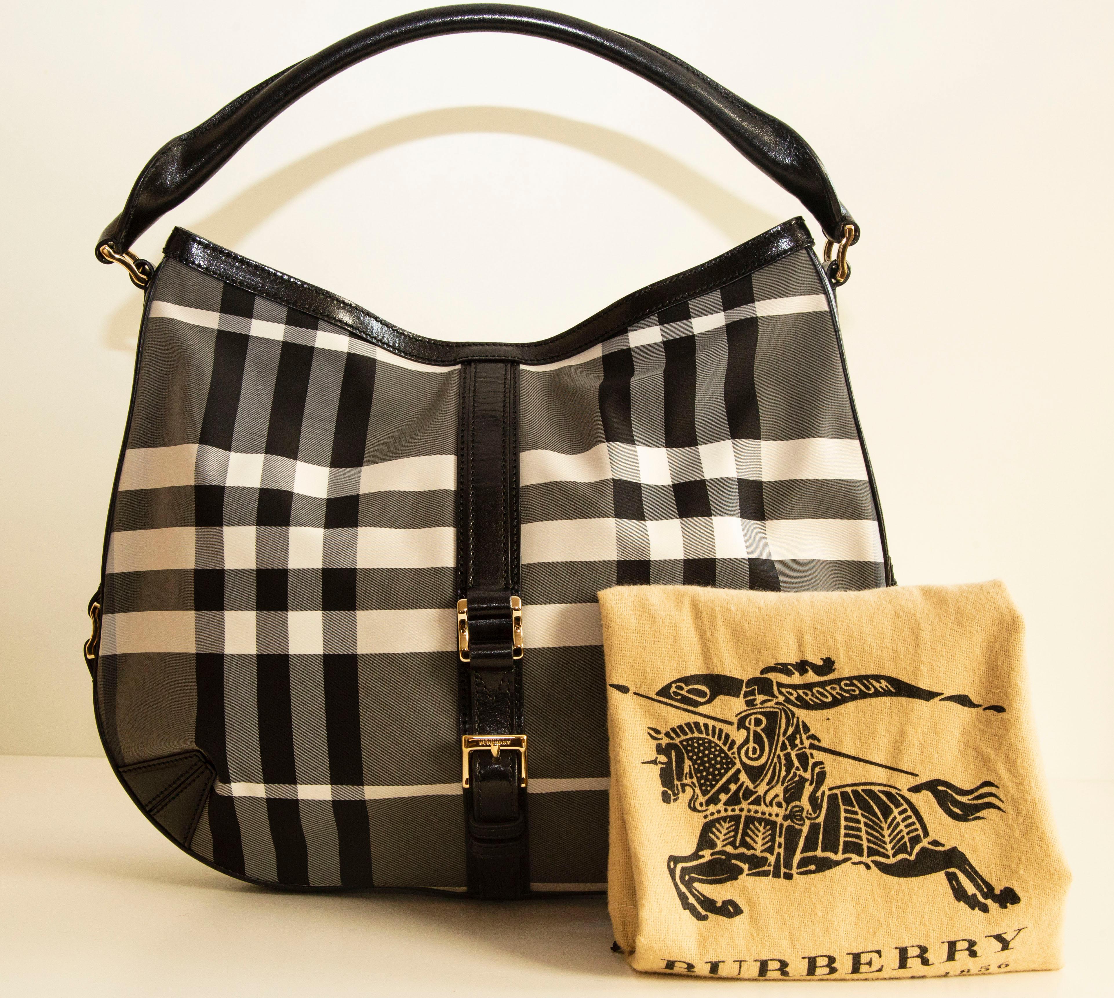 Burberry Black/Gray/White Nova Check Nylon and Black Leather Shoulder Hobo Bag For Sale 4