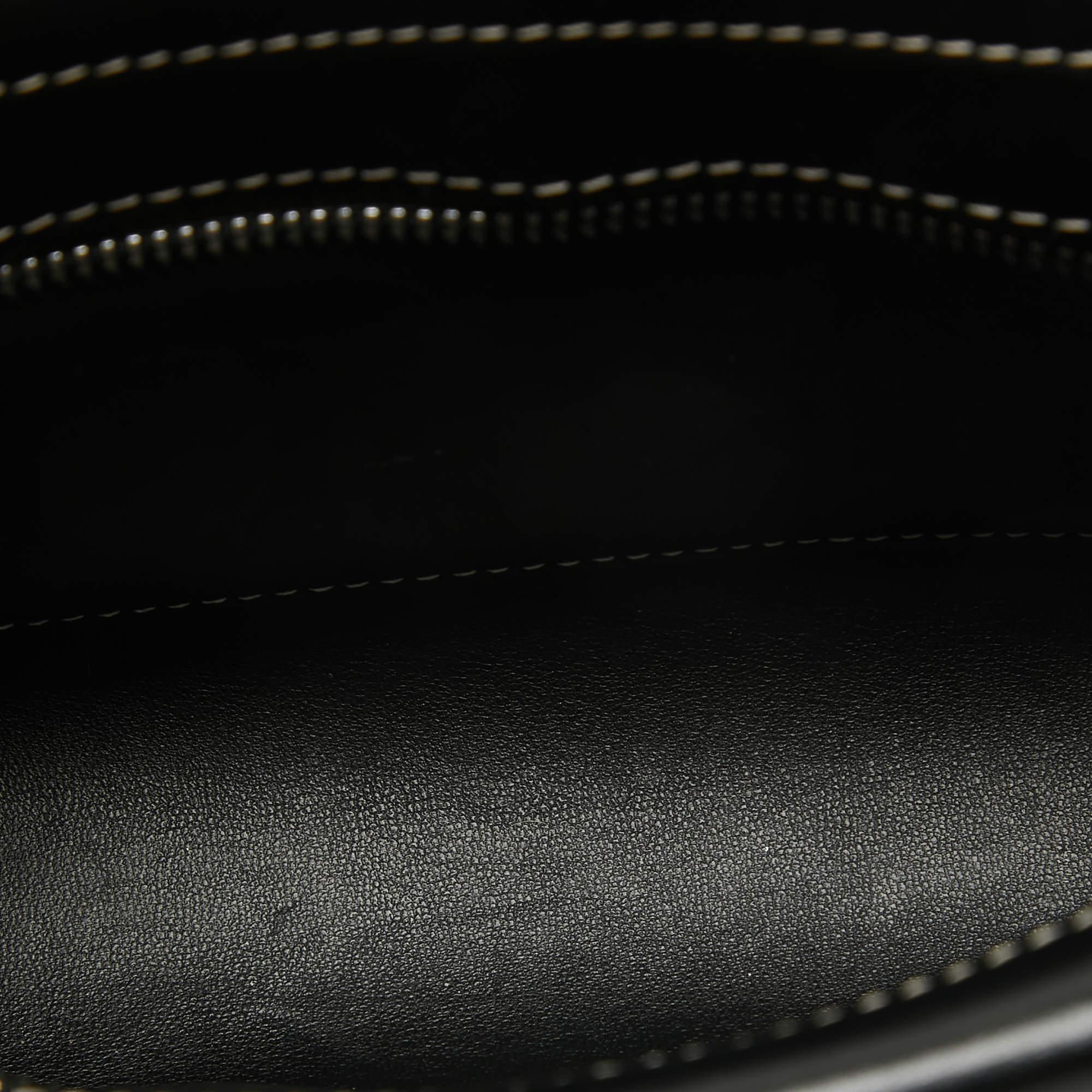 Burberry Black/Grey Canvas and Leather Pocket Portable Crossbody Bag In Good Condition For Sale In Dubai, Al Qouz 2