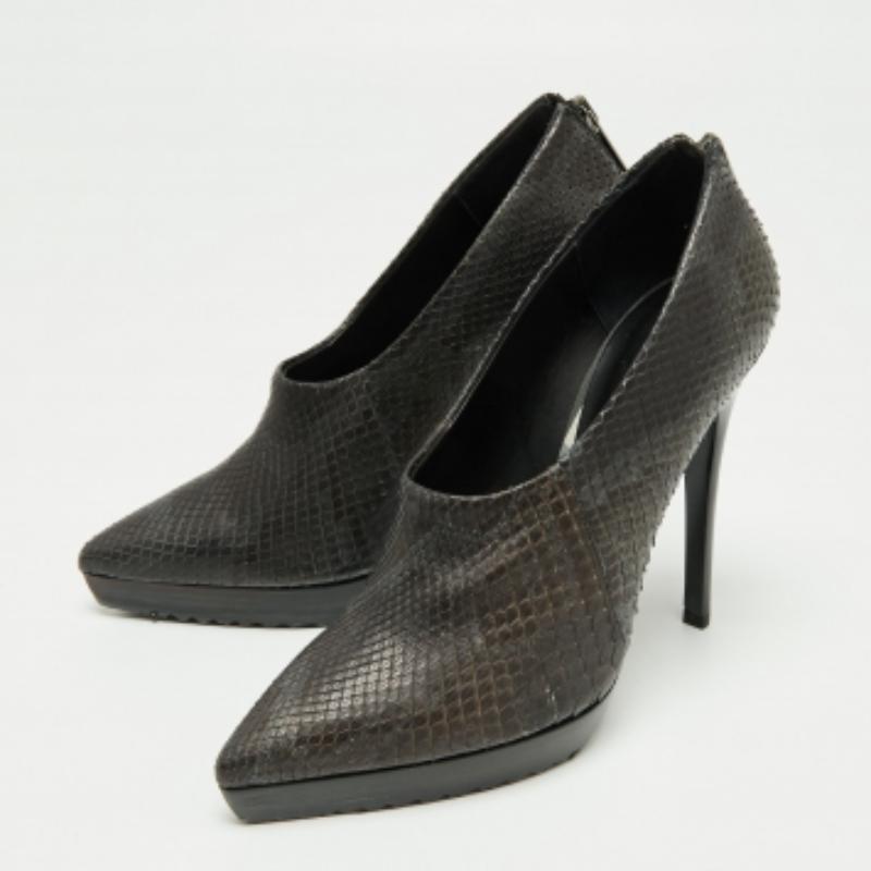 Burberry Botines de piel de pitón negro/gris Talla 38 en Bueno estado para la venta en Dubai, Al Qouz 2