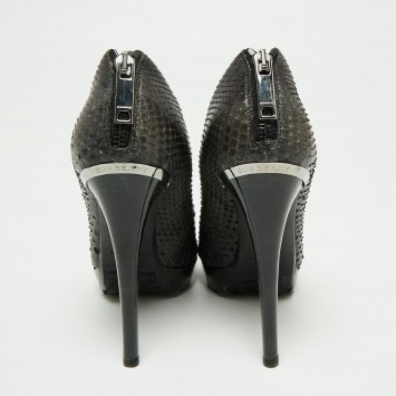 Burberry Botines de piel de pitón negro/gris Talla 38 en venta 2
