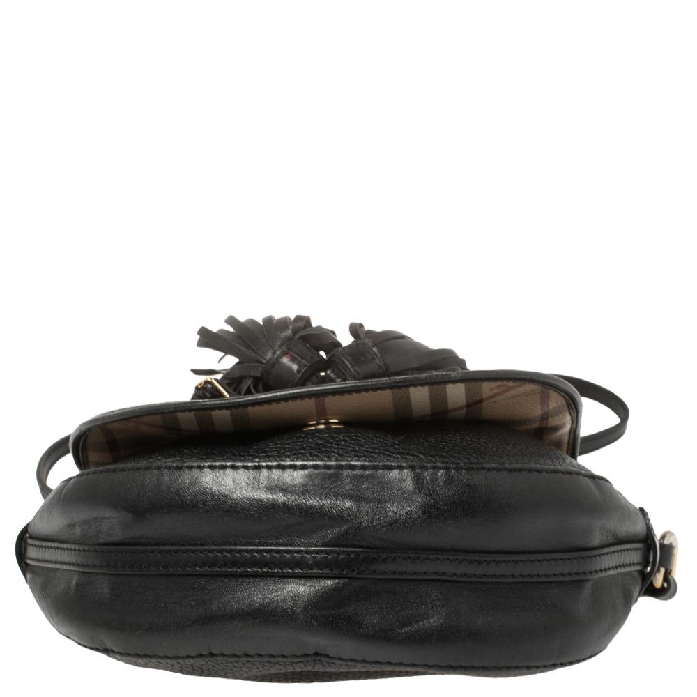 Burberry Black Haymarket Check Leder Maydown Crossbody Tasche im Zustand „Gut“ in Dubai, Al Qouz 2
