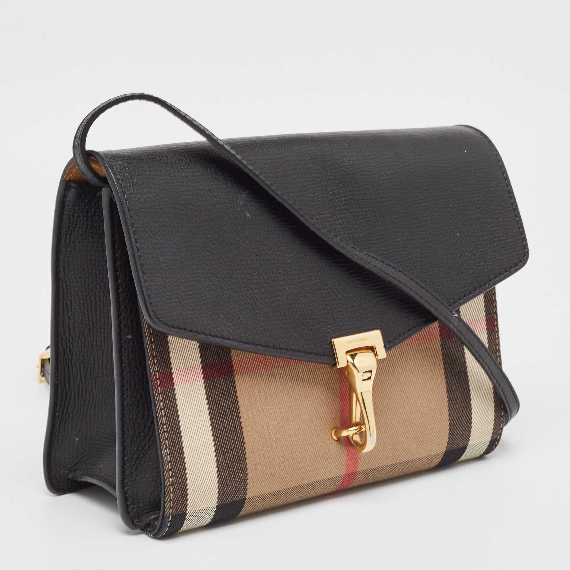 Burberry Black House Check Canvas and Leather Macken Crossbody Bag In Good Condition For Sale In Dubai, Al Qouz 2