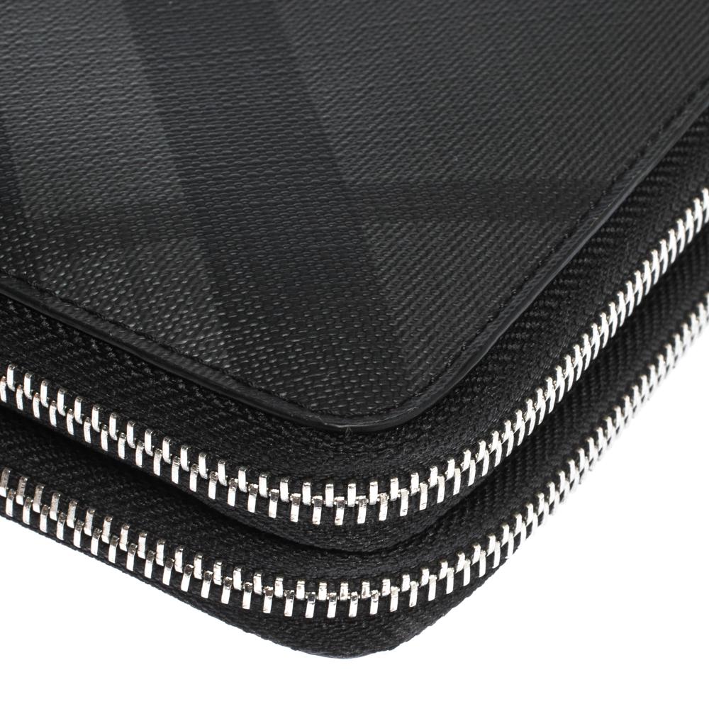 Burberry Black House Check Coated Canvas and Leather Reeves Double Zip Wallet In New Condition In Dubai, Al Qouz 2