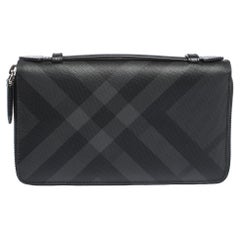 Burberry Black House Check Beschichtetes Segeltuch und Leder Reeves Double Zip Wallet
