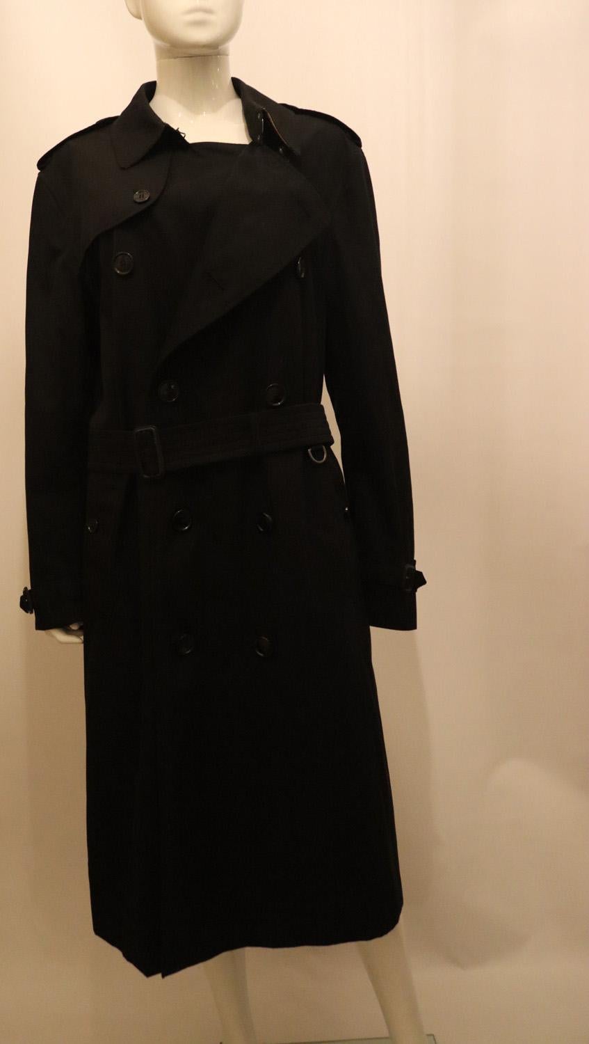 Women's or Men's Burberry Black Kensington Coat
