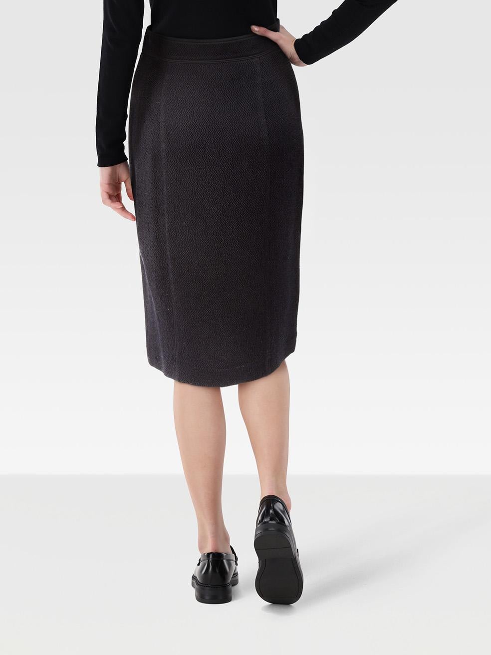 CONDITION is Very Good. Hardly any visible wear to the skirt is evident on this used sample Burberry designer resale item. Please note the size label is missing. This is a sample item.
 
 
 
 Details
 
 
 Black
 
 Viscose
 
 Pencil skirt
 
 Knee