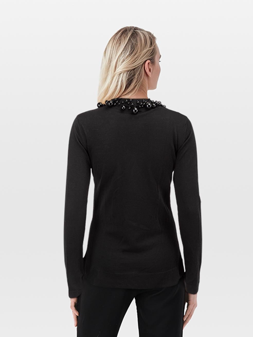 L'ÉTAT est très bon. Le pull n'a subi qu'une usure minimale. Plumez la trame sur le devant et la manche droite. Petite réparation sur la manche gauche de cet article de revente d'occasion de Burberry. Veuillez noter que le Label de composition est